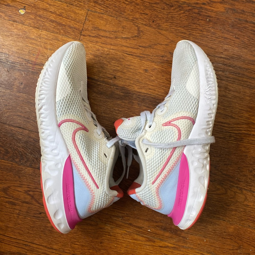 Womens Nike Renew Run size 8.5 Athletic Running Shoes
